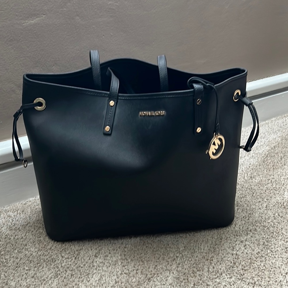 Black Michael Kors tote